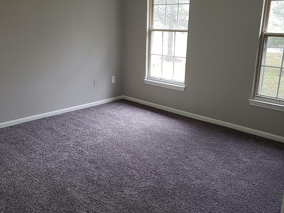 3rd image of 909 Woodbridge Ct Unit B