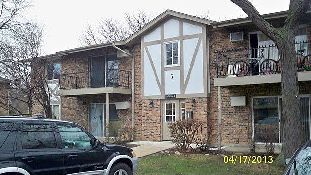 1st image of 16W486 Lake Dr APT 106