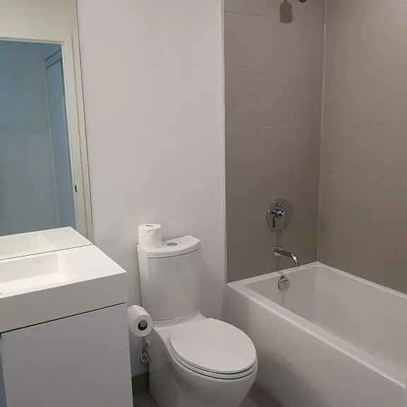 33 Helendale Ave #2008 — Photo 11