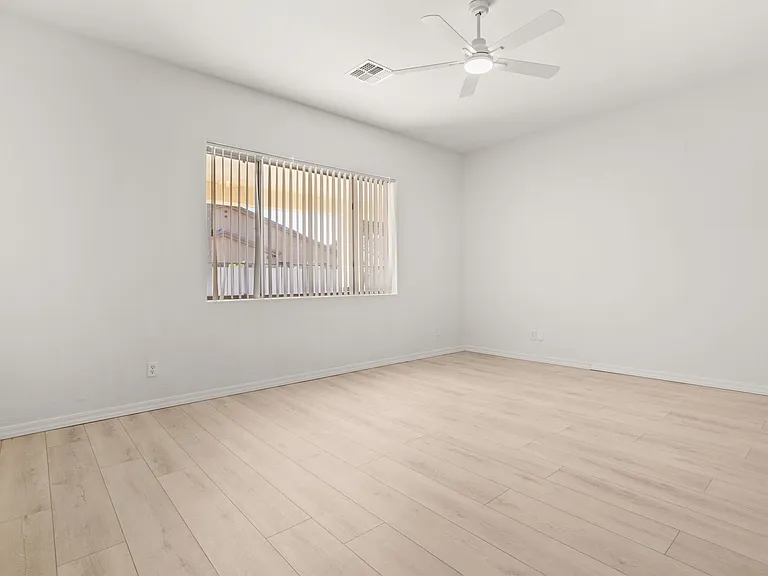 1247 E Kenwood St — Photo 41