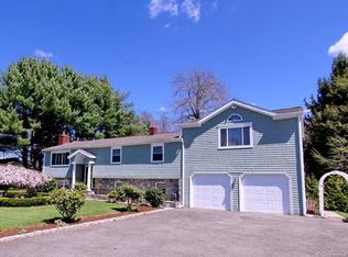 25 Benneville Rd, Milford, CT 06461
