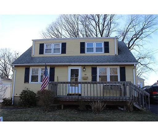 27 Lois Ave photo 1