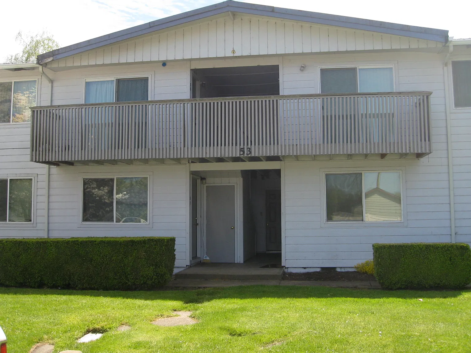2 bed, 820 sqft, $1,195 — Photo 1
