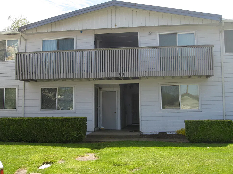 53 Gentle Ave W #33