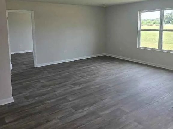 4th image of 14651 Dayton Cir