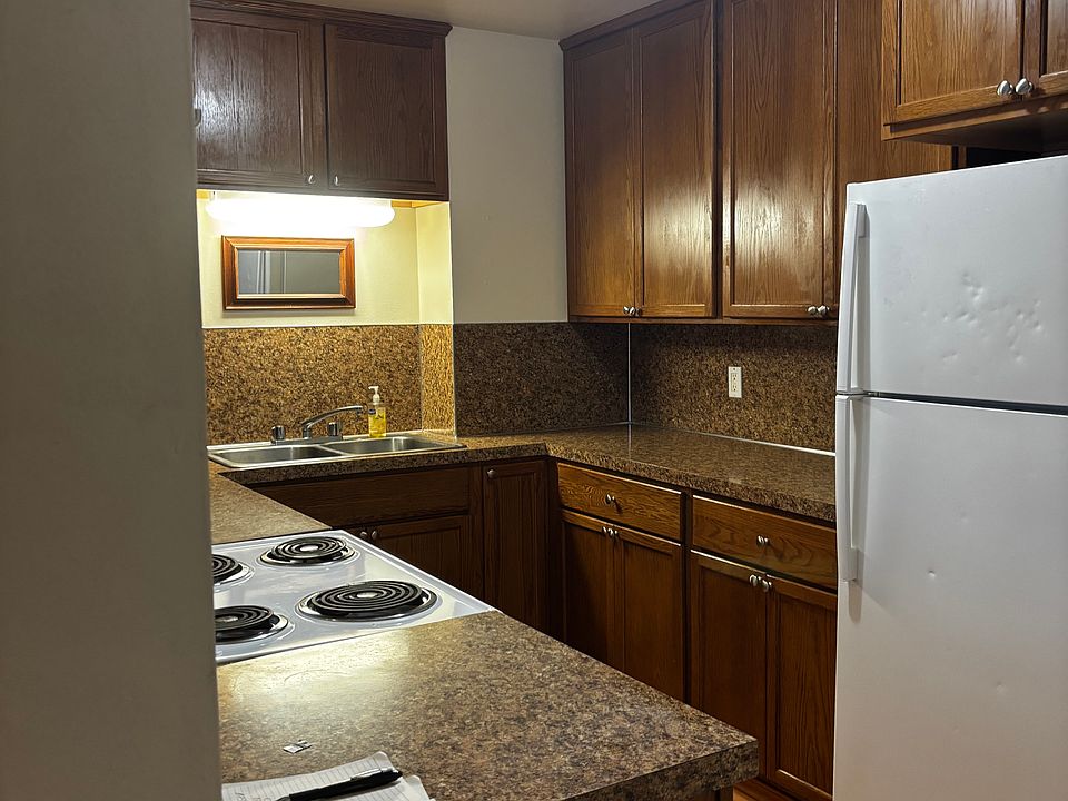 1st image of 397 Sussex Ave E #2