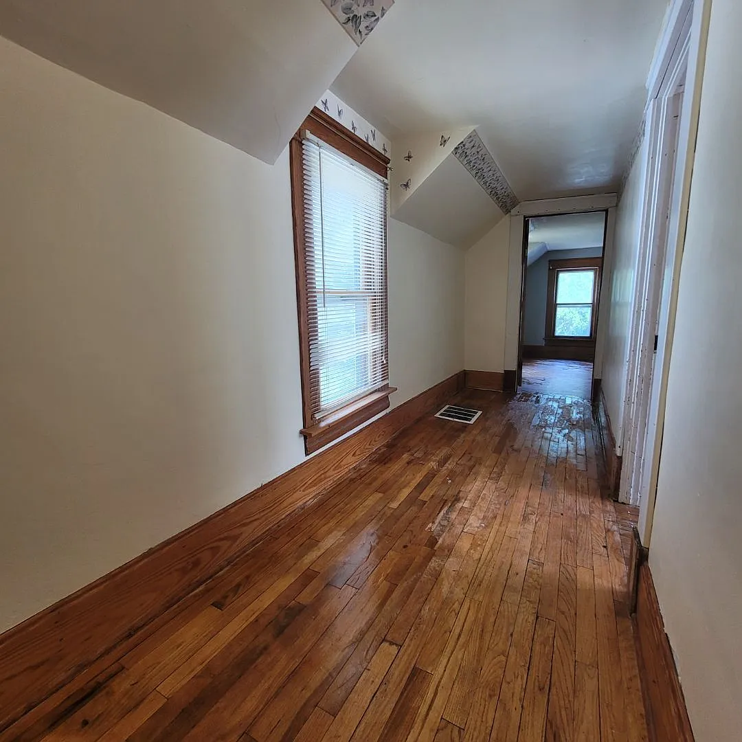 $1450 - 3 bed 2 bath - Single Family Home — Photo 4