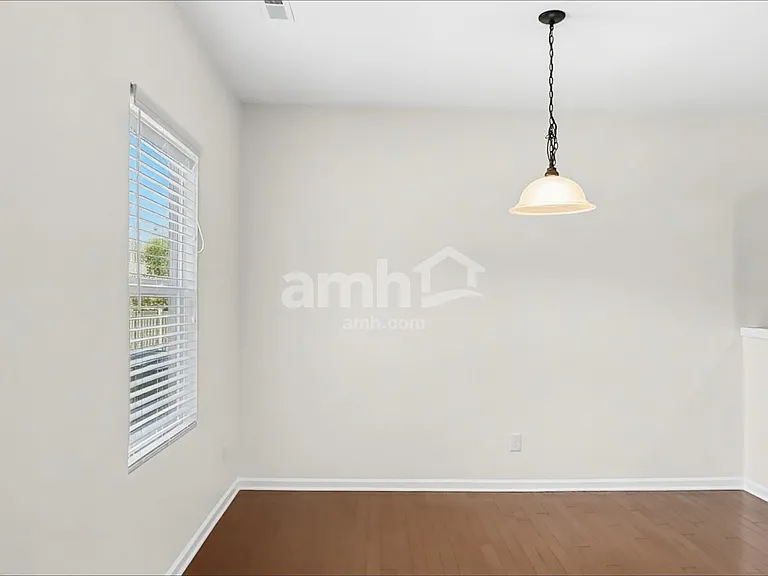 10103 Green Grass Rd — Photo 5