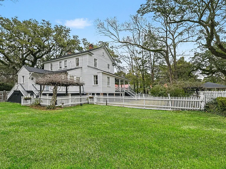 216 W Carolina Ave — Photo 40