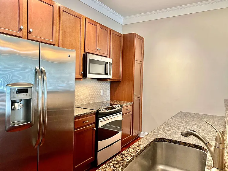 2810 Selwyn Ave #111 — Photo 13