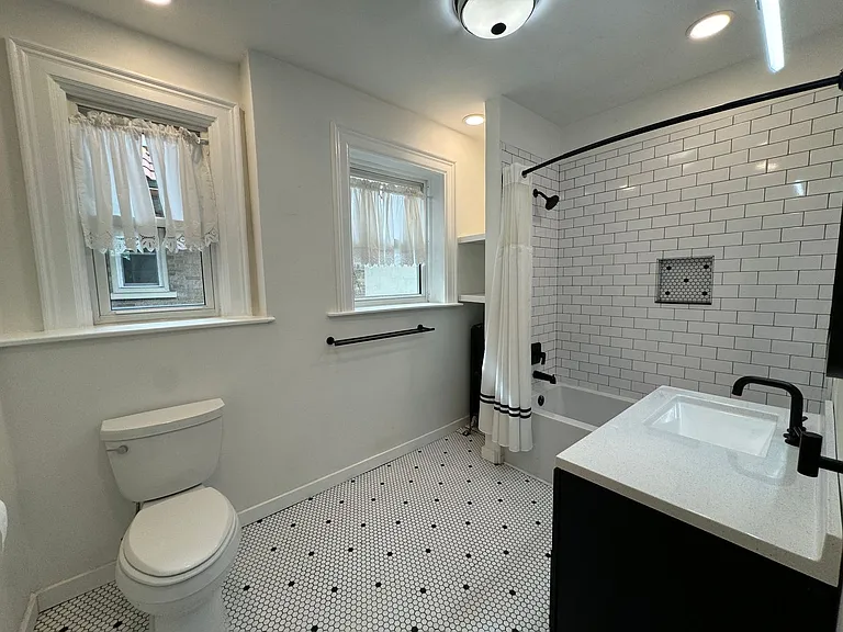 2201 W Gordon St — Photo 44