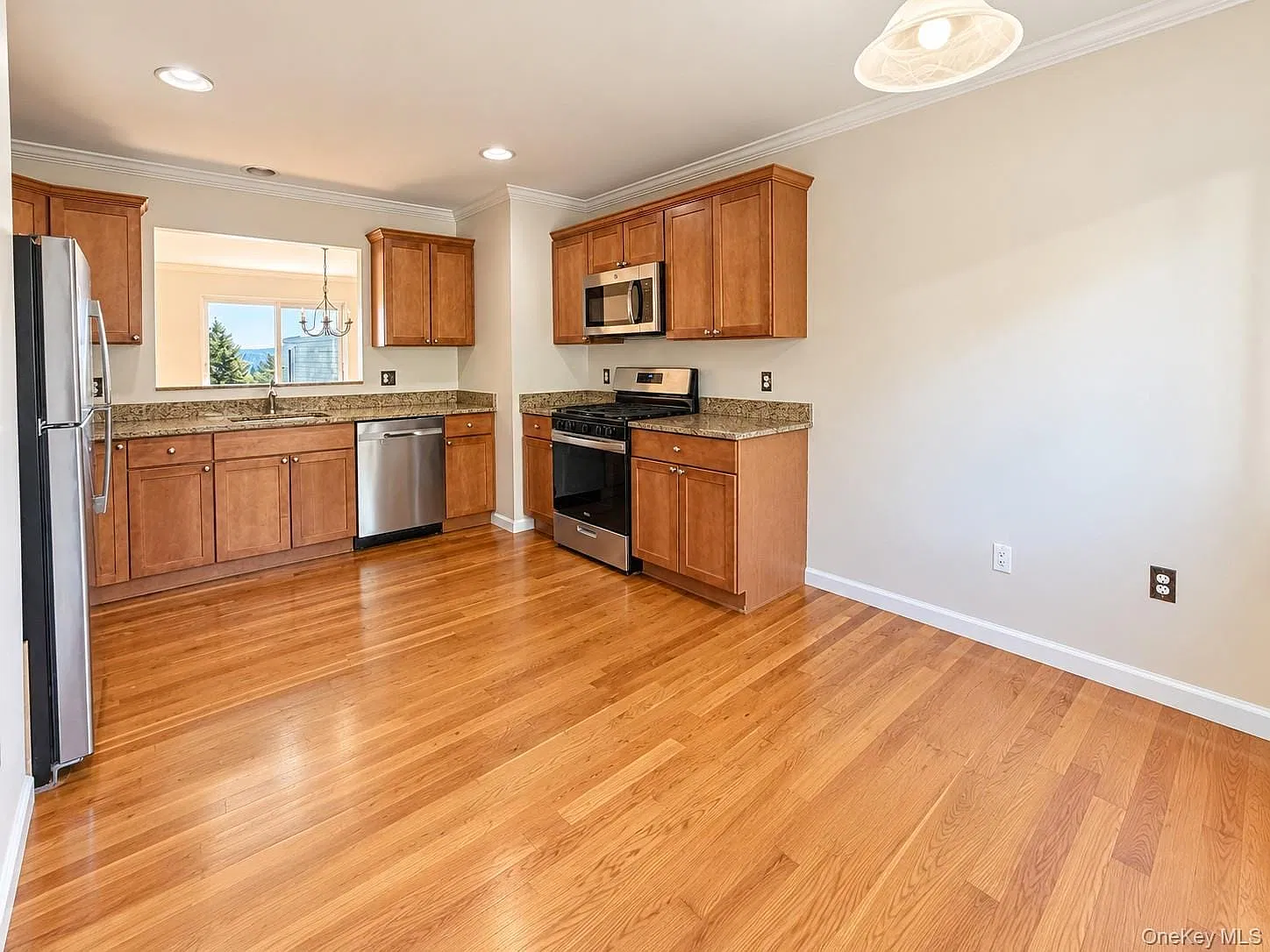 3 bed, 3.5 bath, 2145 sqft, $3,800 — Photo 4