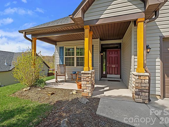 3rd image of 233 Water Leaf Dr