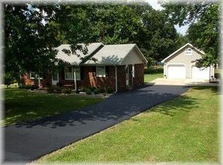 3671 Garrett Hollow Rd, Bowling Green, KY 42101