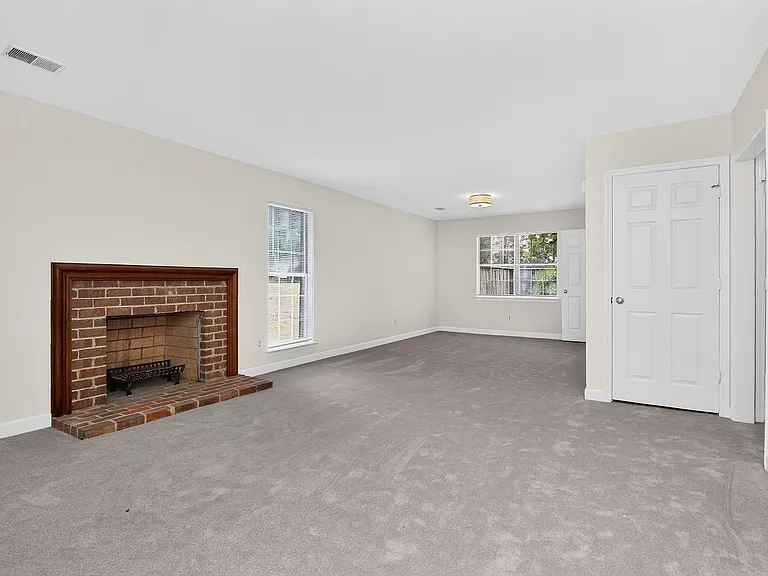 101 Cabell Way — Photo 2