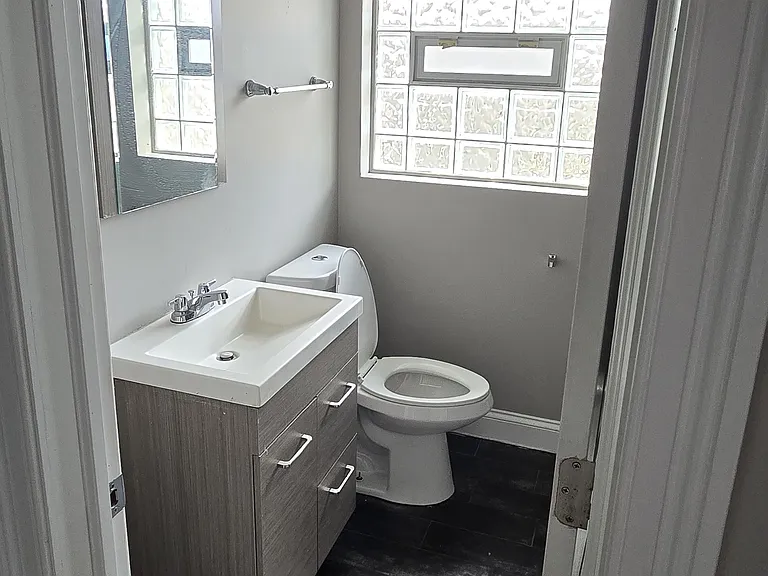 8001 S Hermitage Ave — Photo 6