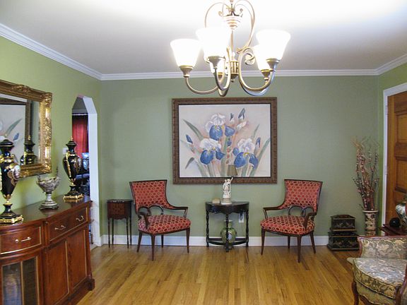 4th image of 260 Elm St