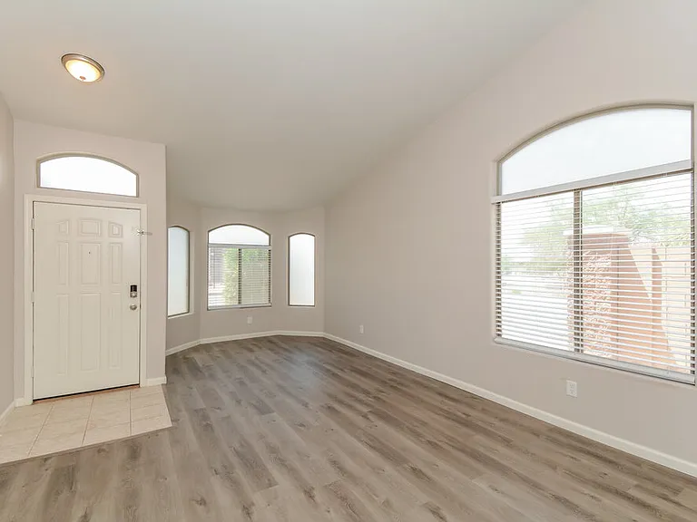 5648 W Southgate Ave — Photo 6