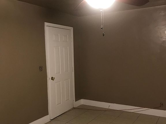 5th image of 380 S Park Dr