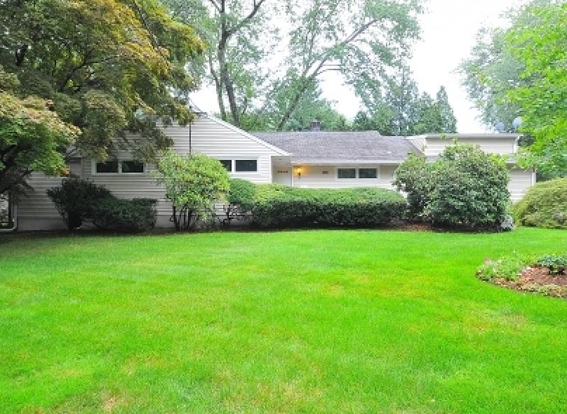 1st image of 6 Birchwood Ln