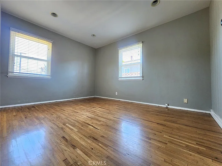 4919 Louise Ave — Photo 9
