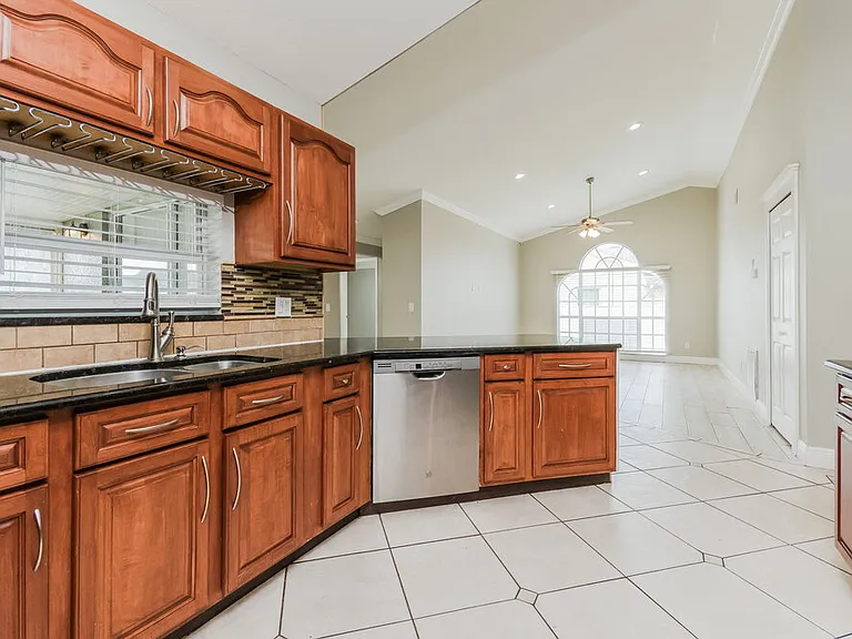 2708 Ashley Ct — Photo 8