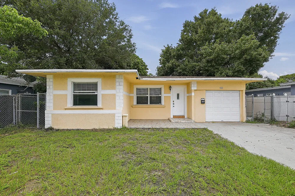 2 bed, 1.0 bath, 1007 sqft, $2,210 — Photo 1
