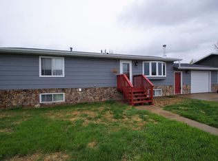 650 Zabolotny Dr, Killdeer, ND 58640