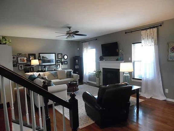 3rd image of 5777 Somerset Blvd E