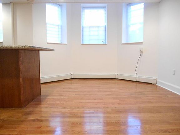 2nd image of 10 Orkney Rd #D