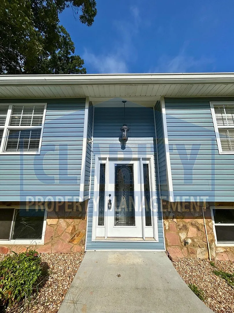 Beautiful four bedroom home!! — Photo 2