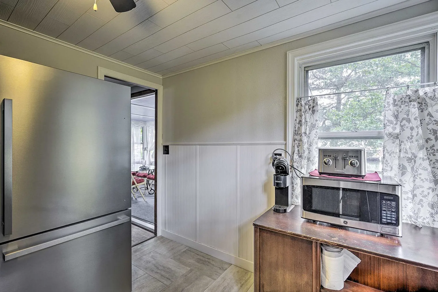 3 bed, 1.0 bath, 1496 sqft, $4,745 — Photo 4