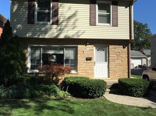 1324 Brys Dr, Grosse Pointe Woods, MI 48236