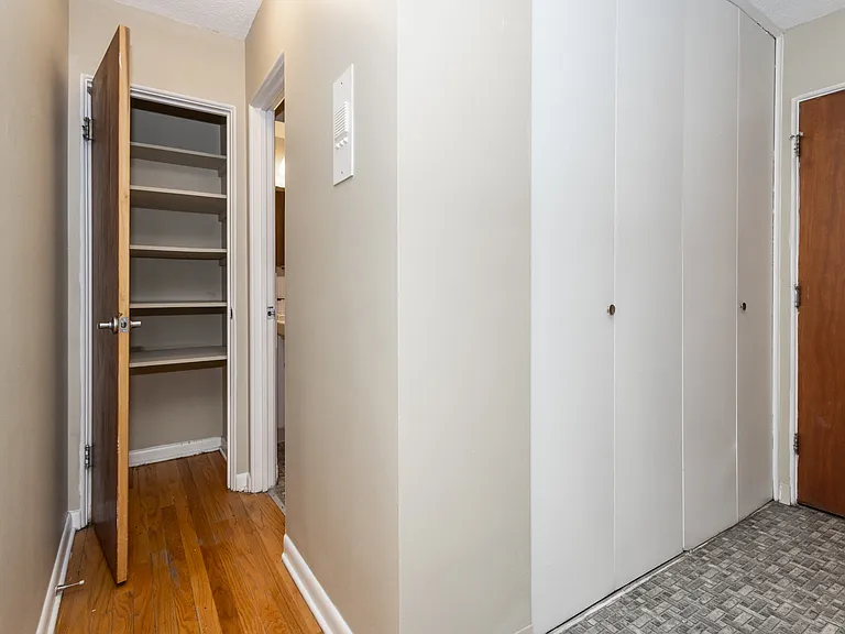 Kent Apartments — Photo 62
