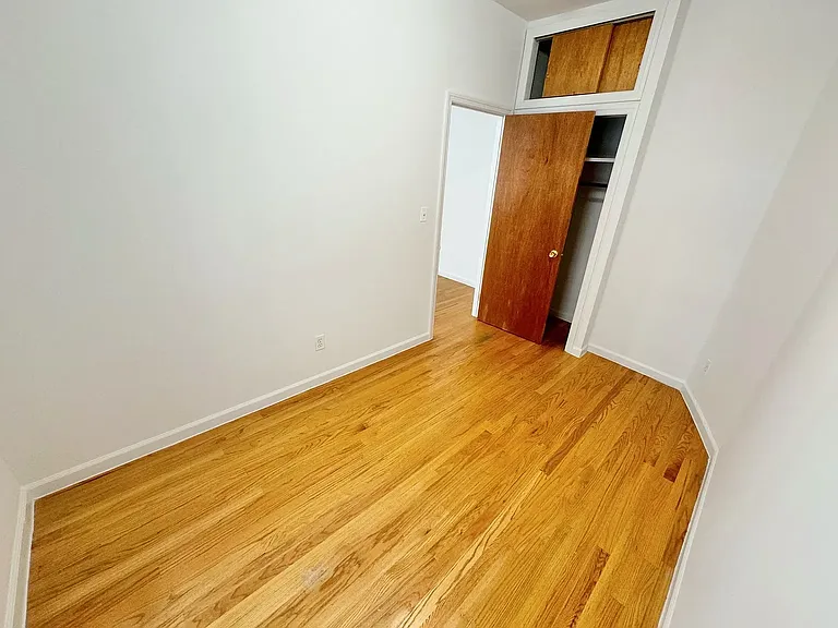 352 W 15th St #402 — Photo 4