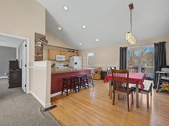 3rd image of 31 Oak Street