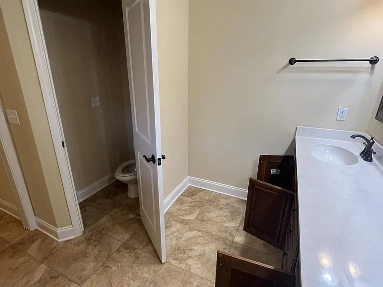 808 Pine Alley St — Photo 9
