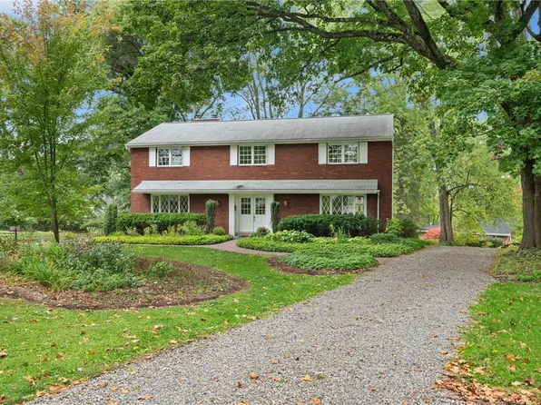 5711 King Of Arms Dr, Gibsonia, PA 15044