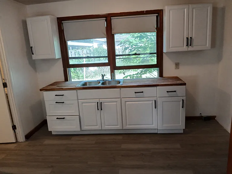 2325 Hyde Park Rd — Photo 2