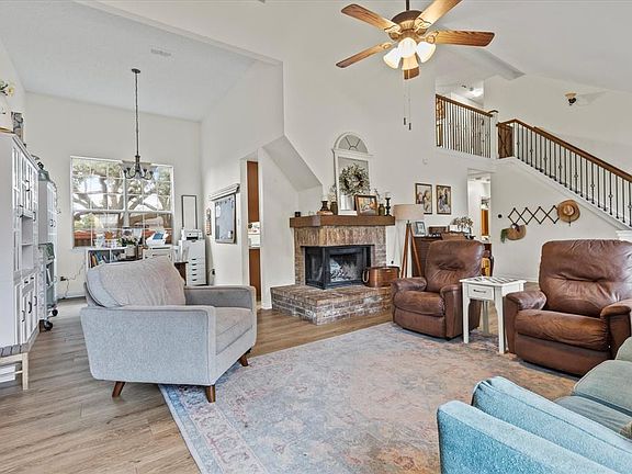 5th image of 982 Little Den Dr