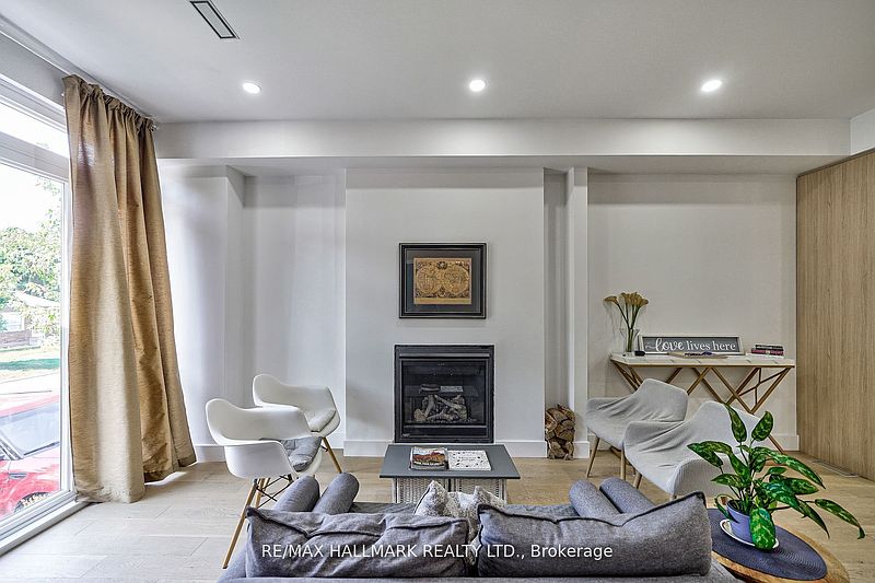Toronto House for rent - 4 Bedrooms — photo 2