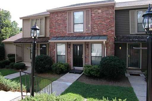 1st image of 1085 Holly Dr