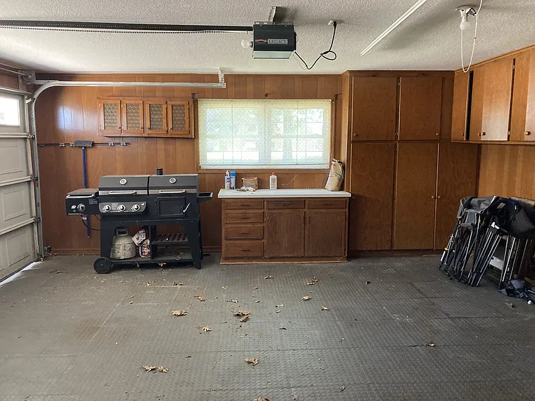 927 Skyline Dr — Photo 36