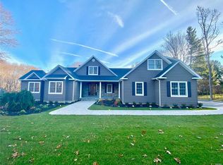 175 Oakside Dr #A, Smithtown, NY 11787