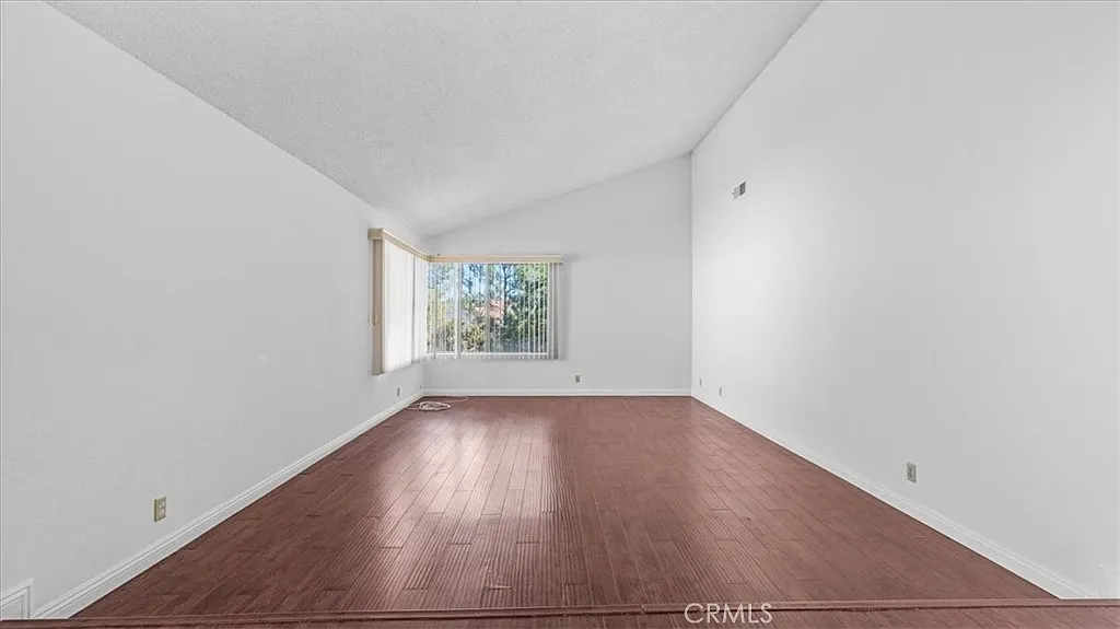 4 bed, 2073 sqft, $3,700 — Photo 4