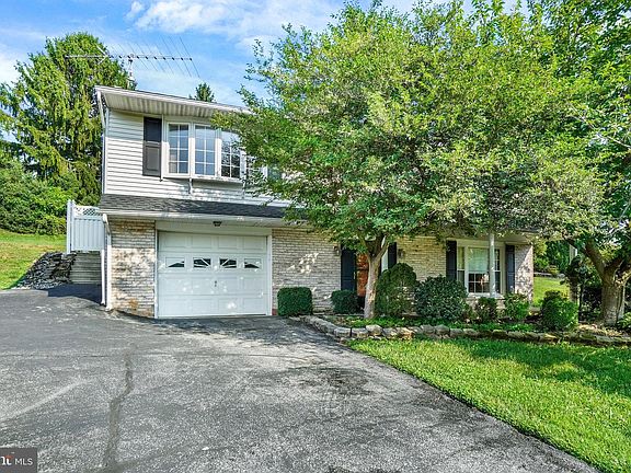 2nd image of 127 Strassburg Cir