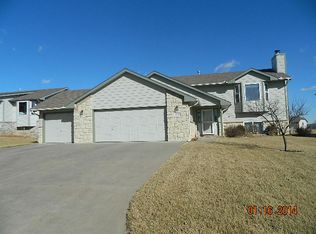 4306 Quail Ridge Dr, Winfield, KS 67156