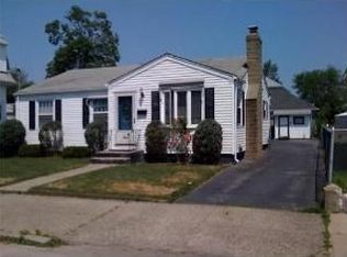 184 Suffolk Ave, Pawtucket, RI 02861