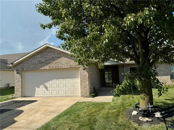 107 Burgundy Dr, Englewood, OH 45322