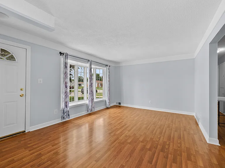 140 Hubbard St — Photo 20